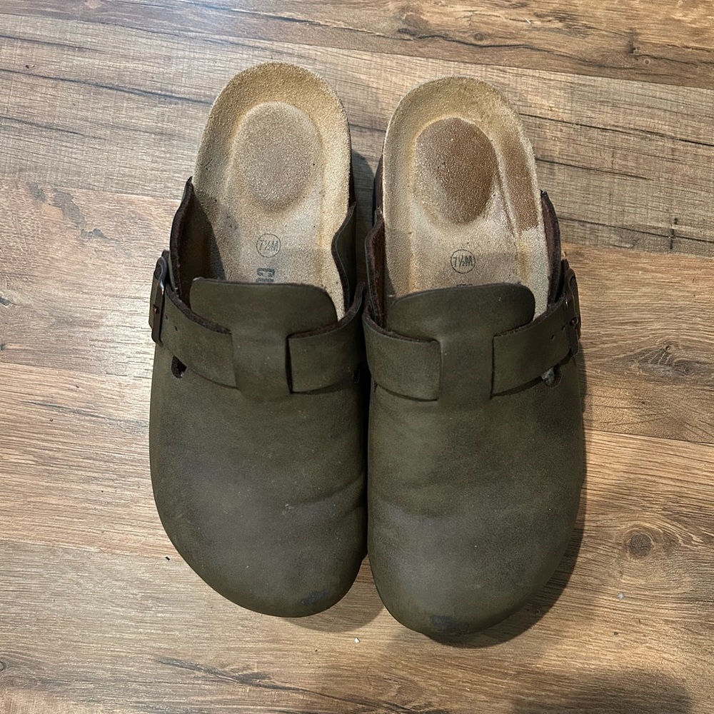 Women’s green Suede Clogs platform